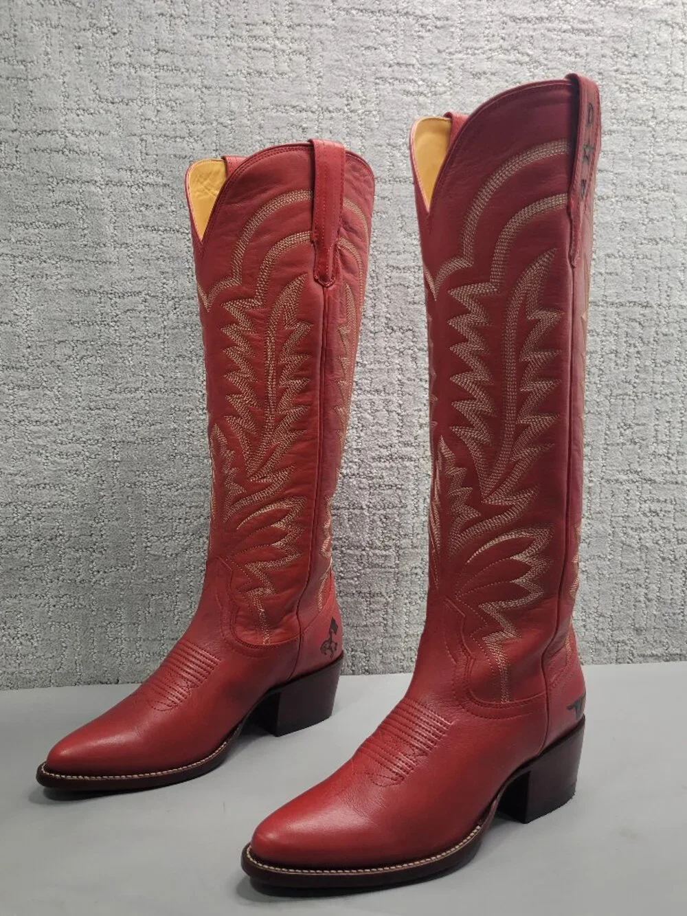 Tecovas The Abby Women's Size US 7.5B Crimson Cowhide Cowgirl Boots.